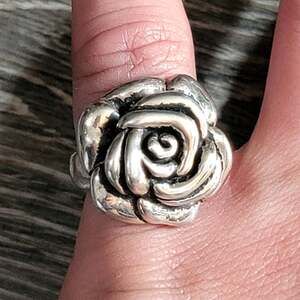 VTG Puffy Rose Hand Carved Sterling Silver Ring Size 6